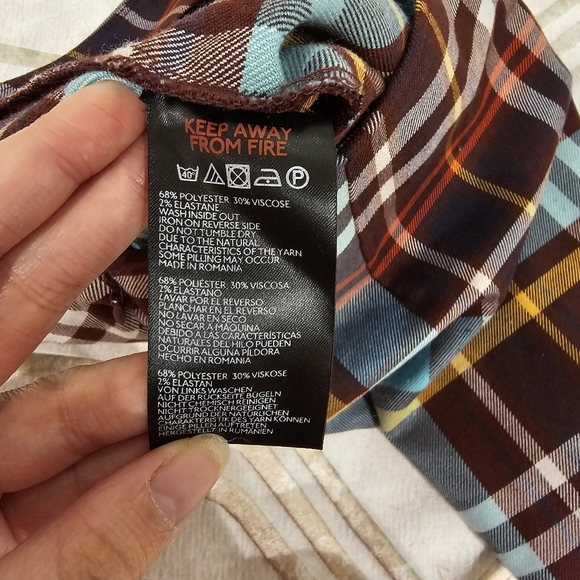 Urban Outfitters small plaid skirt❤️ - Picture 5 of 5